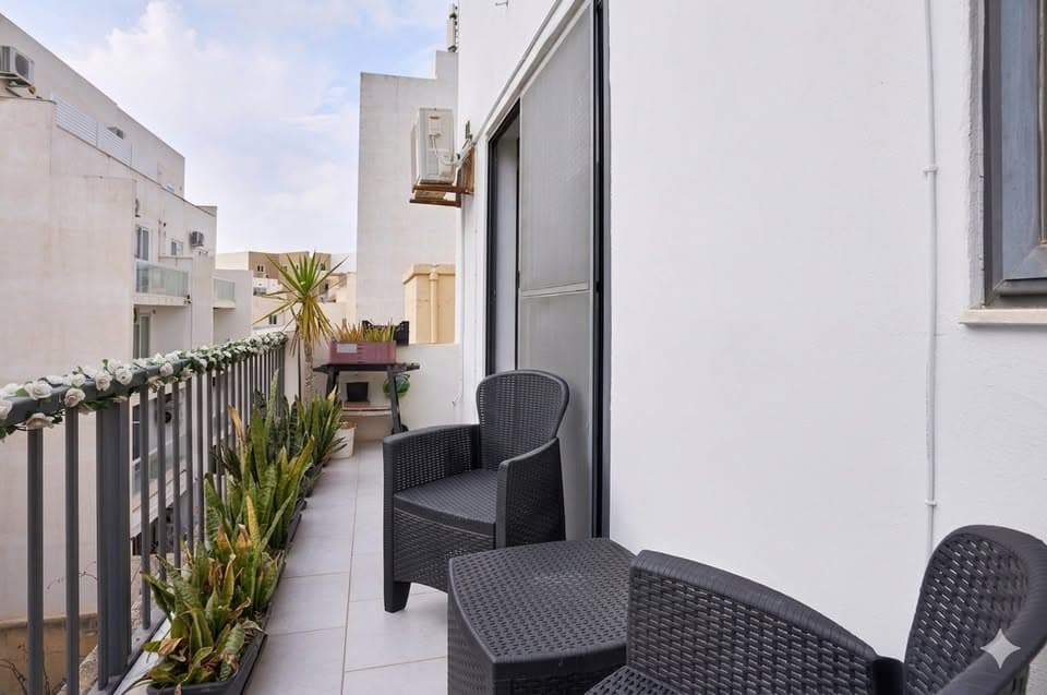Bright & Modern 104 sqm 2-Bedroom Apartment in Swieqi