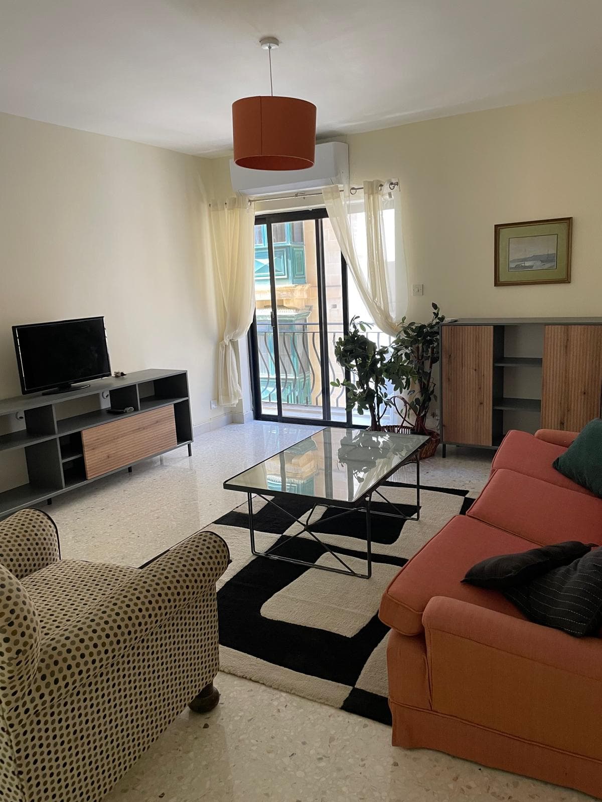 Bright & Airy 90 sqm Apartment with Side Sea Views in Sliema