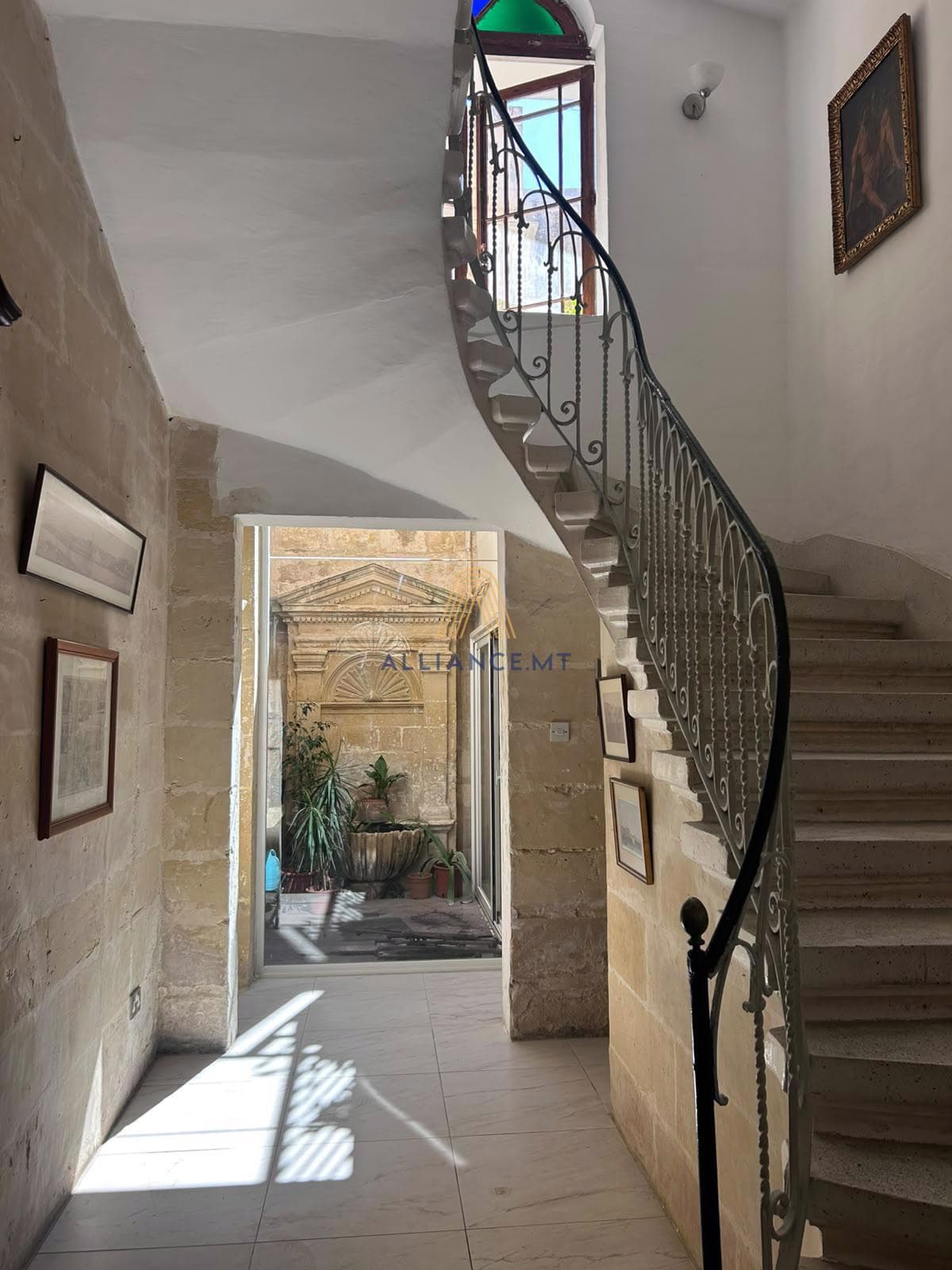 3 Bedroom Townhouse for Rent in Sliema [LTH666105]