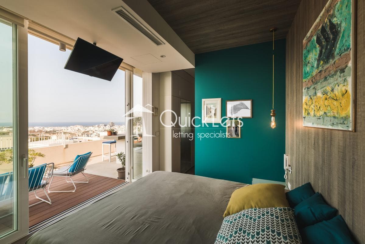 Amazing penthouse with pool and jacuzzi