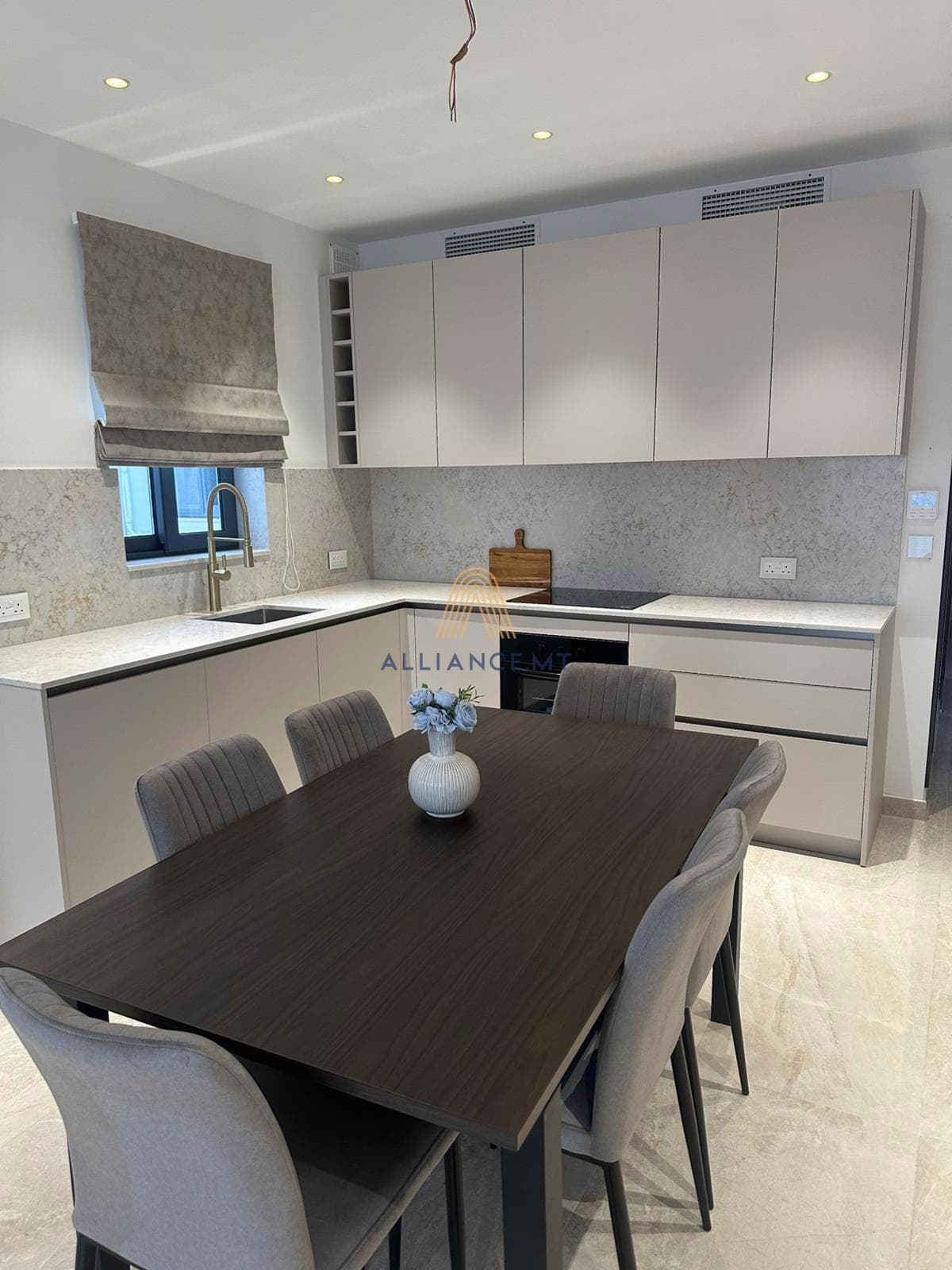 2 Bedroom Penthouse for Rent in Balzan [LPTH241585]