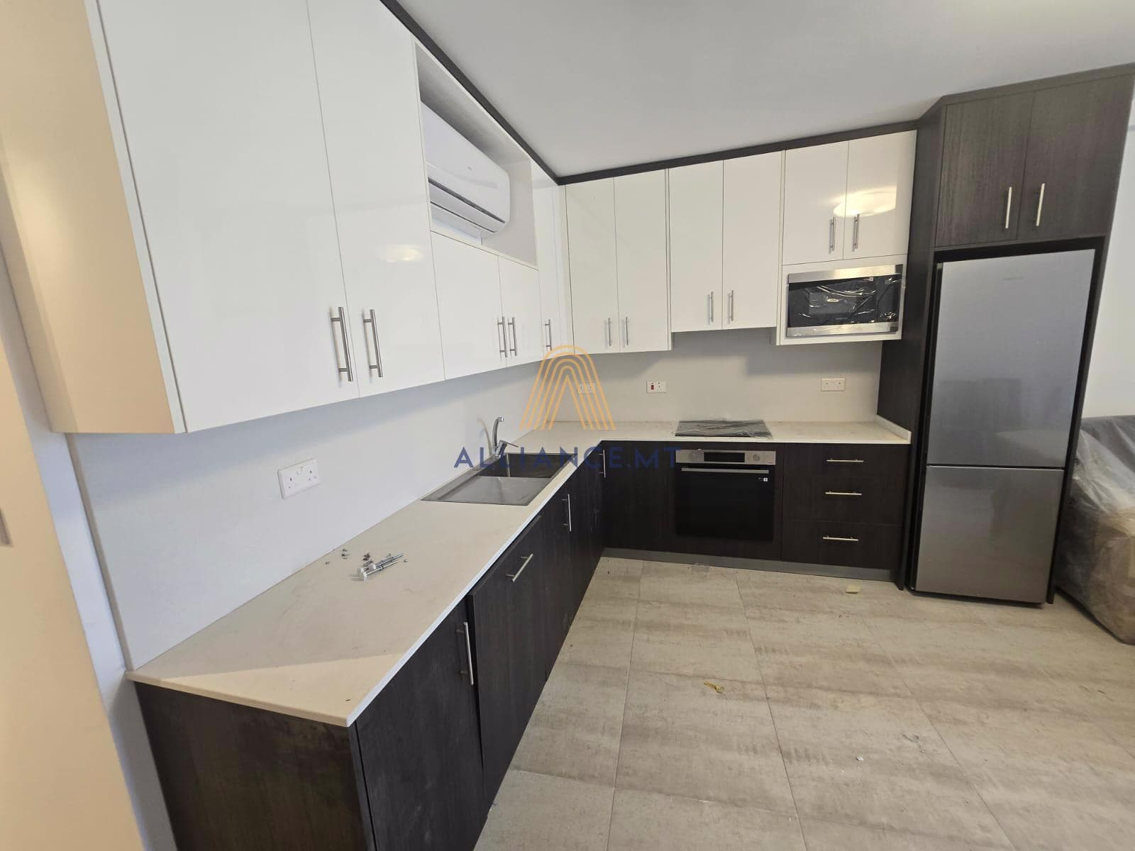3 Bedroom Apartment for Rent in Birkirkara [LAPT643933]