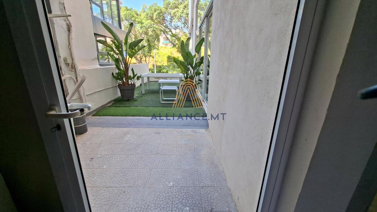 Showroom for Rent in Birkirkara [LSRM666452]