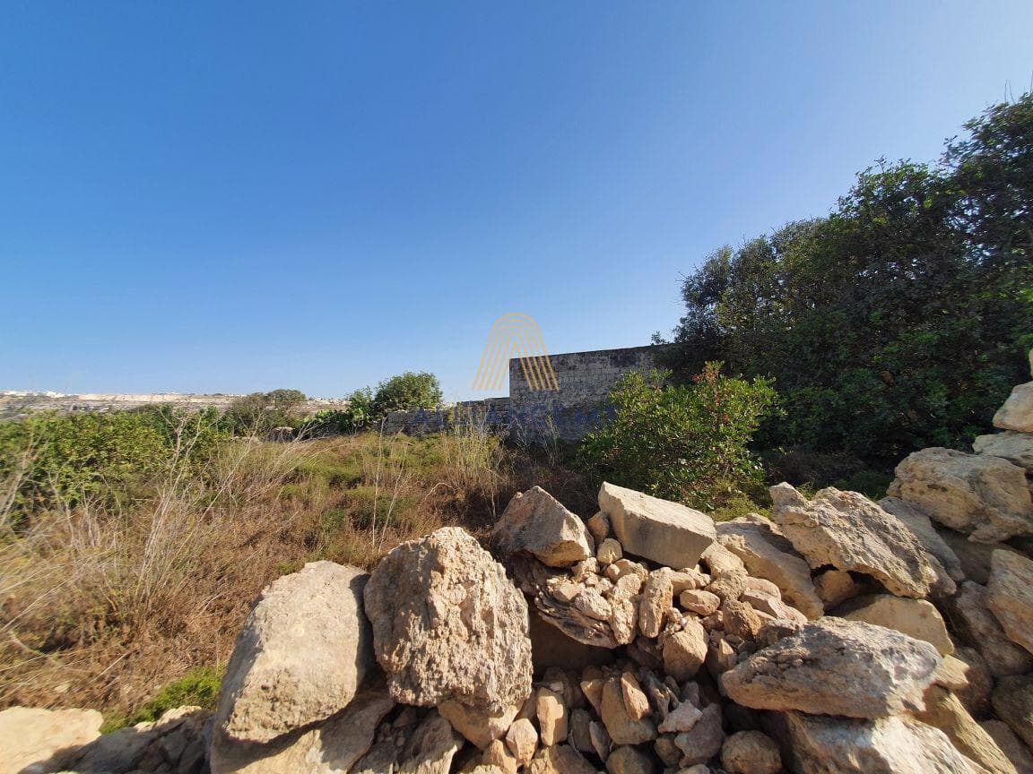 5 Bedroom Farmhouse for Sale in Naxxar [SFH104470]