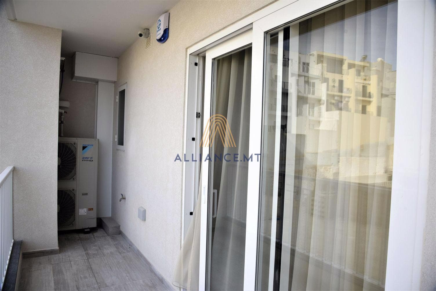 3 Bedroom Apartment for Rent in Mellieha [LAPT246759]