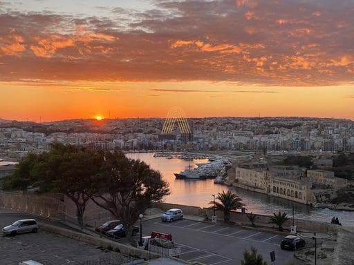 2 Bedroom Penthouse for Rent in Valletta [LPTH629983]