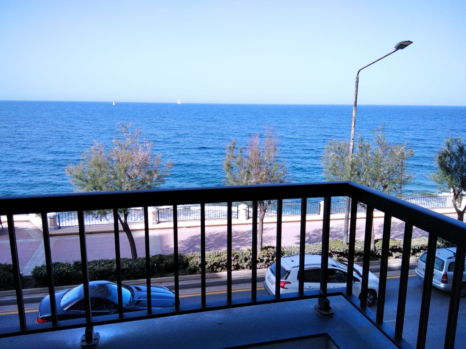 Magnificent Seafront 4-Bedroom Apartment in Sliema