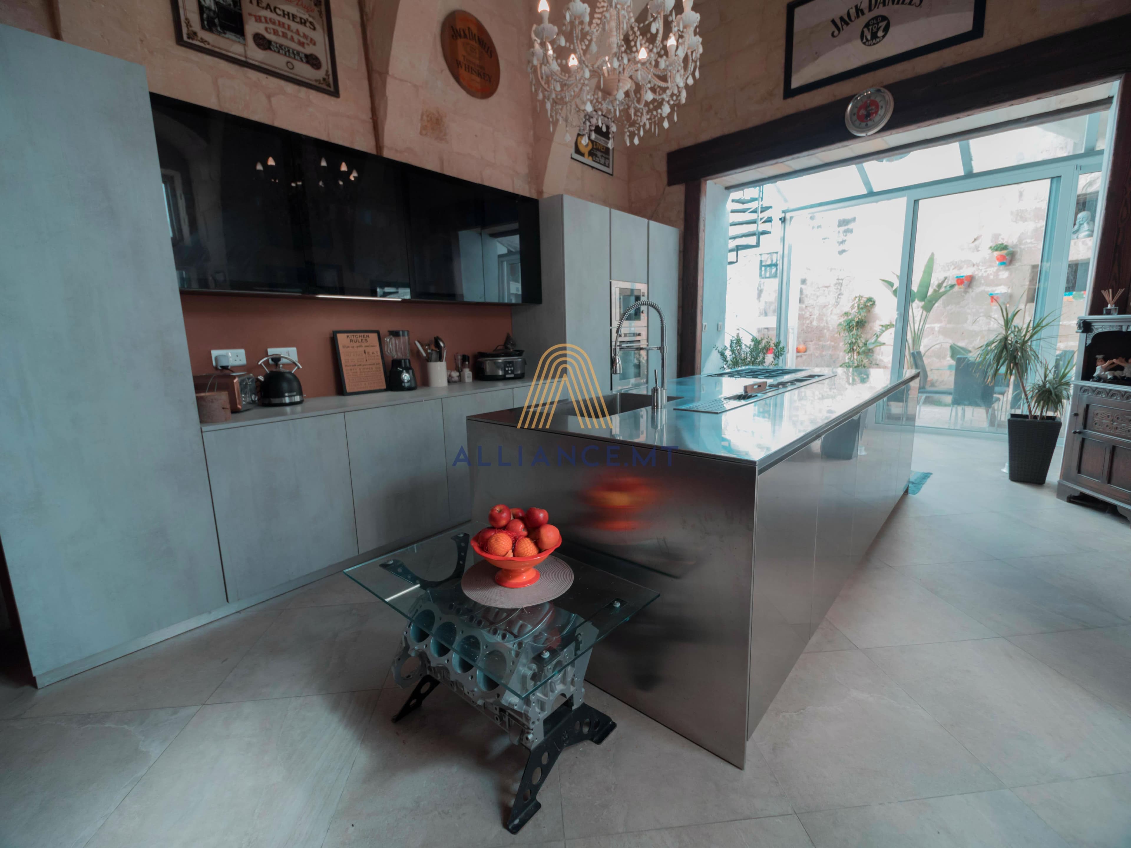 3 Bedroom House Of Character for Sale in Qormi [SHOC650883]