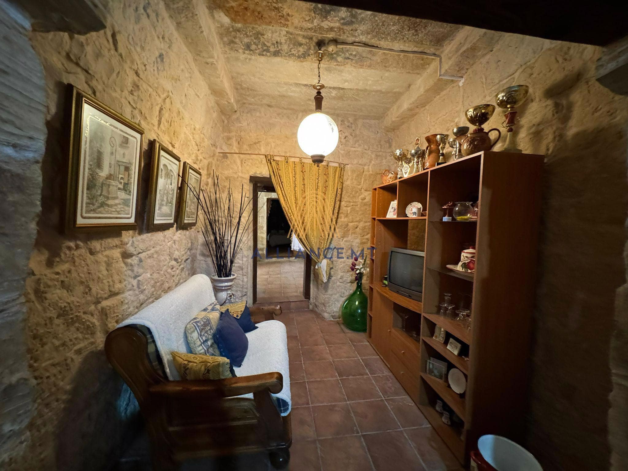 4 Bedroom House Of Character for Sale in Qrendi [SHOC618759]