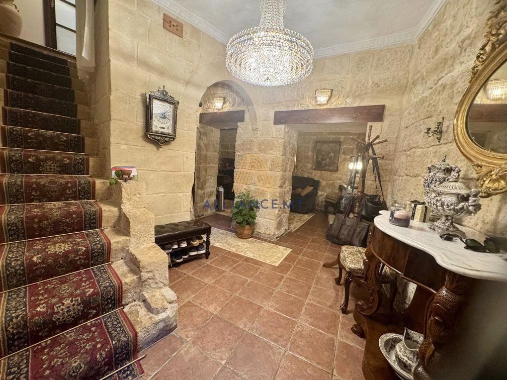 2 Bedroom House Of Character for Sale in Qrendi [SHOC657849]