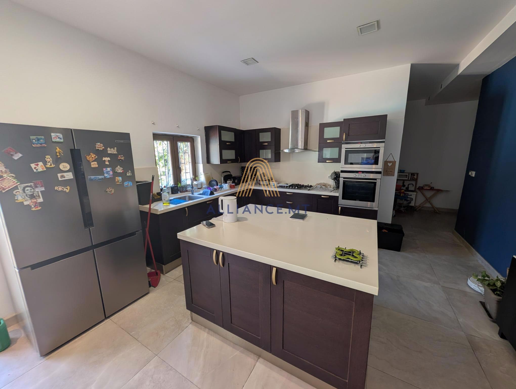 5 Bedroom House Of Character for Sale in Zebbug [SHOC666536]