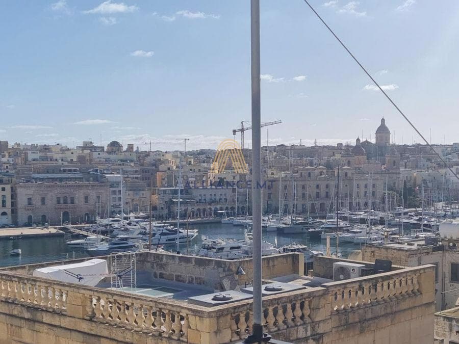 4 Bedroom Townhouse for Rent in Senglea Isla [LTH240753]