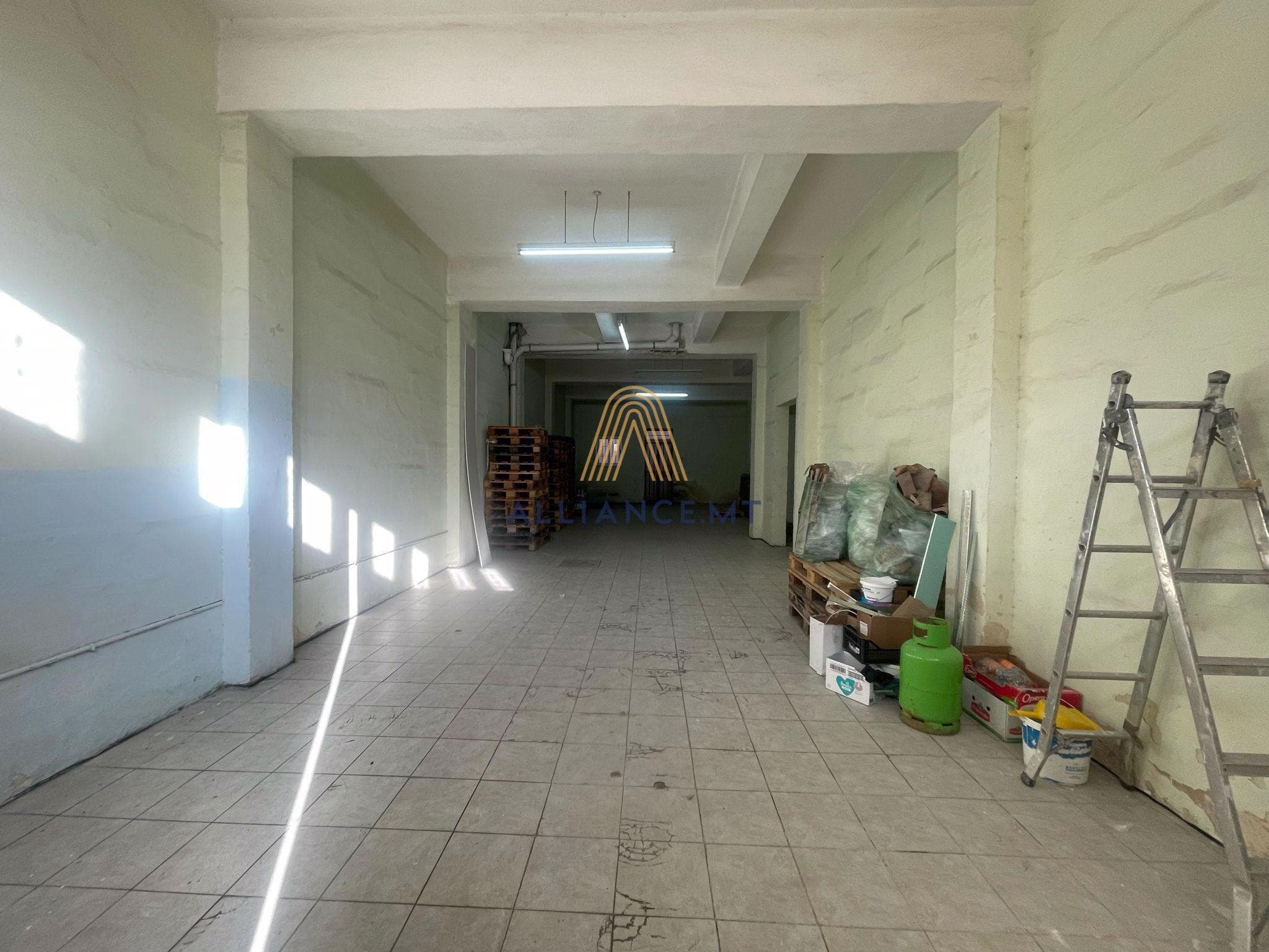 Warehouse for Rent in Zebbug [LWHS609021]